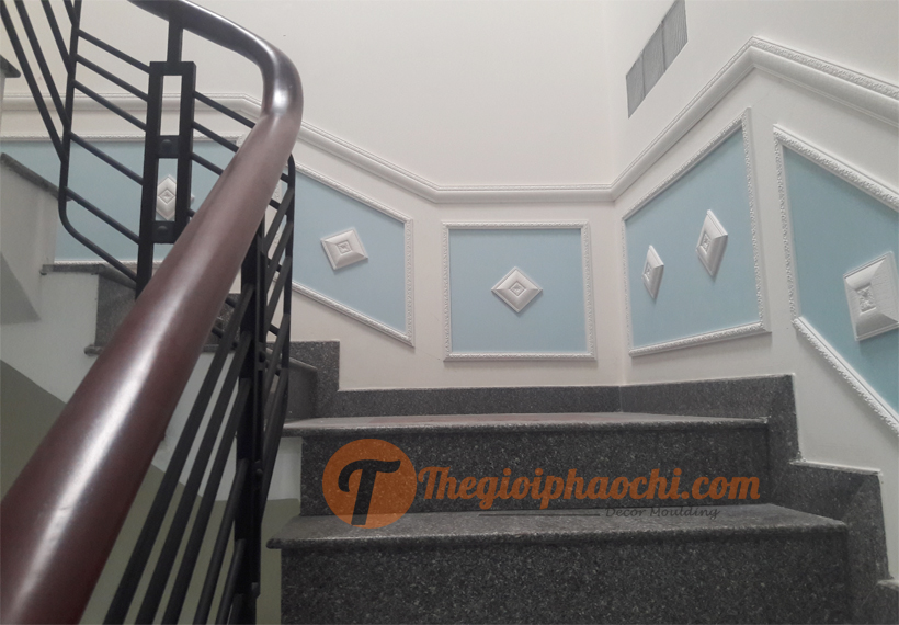 10 Mẫu Khung Tường Cầu Thang Bằng Phào Chỉ Hàn Quốc Tuyệt Đẹp
